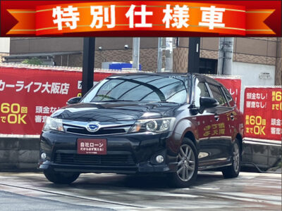 カローラフィールダー　HV　G エアロツアラー　W×B　【特別仕様車グレード】　最上級グレードのハイブリッドステーションワゴン入荷💎　スタイリッシュなカーボン調内装パネルなど⚡　カタログ燃費33.0km/Lと低燃費🍃　後席はフルフラットになりお荷物もたくさん載りますのでお仕事にも使えます📦　純正SDナビでフルセグTV・DVDはもちろんBluetoothオーディオも接続可能です🎵　🌜大阪店専用HPも要チェック❗carlifegroup.jp で検索🕵️‍♂️　Instagram・Twitter・TikTokも随時更新中❗❗🌛　《1年保証付》