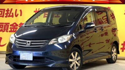 FREED　フリード　Gエアロ　ハイウェイエディション【特別仕様車】【車検2年付】　左側パワースライドドアで後席の乗り降りや荷物の出し入れラクラクです🤱📸　純正メモリーナビ🚗ワンセグTV視聴可能です📺後方も安心バックカメラ付✨　HIDヘッドライトで夜間も安心🌈ウォークスルー可能で大人数でのお出掛けも楽々🗾　5ナンバーサイズなので小回りが効きやすくチョイ乗りの際でも大活躍です✨🌛TOKYO店専用HPにて更新中❗ carlifegroup.tokyo.jpで検索🕵️‍♂️🌛《1年保証》