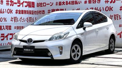 PRIUS プリウス S 【後期型】✨低燃費ハイブリッド人気No.1パールカラー✨カタログ燃費・JC08モード30.4km/L🍃純正SDナビ🗾DVD💿Bluetooth📞📱🎶フルセグTV内蔵📺走行中映像視聴可能👀ステアリングリモコンで楽々操作🌈駐車も安心バックカメラ📹汚れも目立ちにくいブラック系シート💺前後ドライブレコーダーで安心録画📹納車時新品タイヤ装着🌈車検2年付🚗福岡店専用HPでも在庫確認可能‼✨ 【carlifegroup.fukuoka.jp/】で検索🕵️♂️