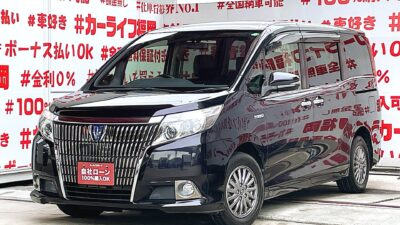 ESQUIRE エスクァイア ハイブリッド Gi "上級グレード"豪華装備のハイブリッドタイプ・走行6万km台💎オプションカラーのスパークリングブラックパールクリスタルシャイン💎驚異のカタログ燃費🍃JC08モード23.8km/L💎純正9インチSDナビ🗾DVD📀Bluetooth🎵📱📞フルセグTV内蔵型📺走行中映像視聴可能👀夜間も明るいLED💡ヘッドライトタイプ💡楽々開閉の両側パワースライドドア🚪😎高級感溢れるレザータイプの💺7人乗キャプテンシート・楽々ウォークスルー✨ワイヤレススマホ充電器付📱納車時新品タイヤ装着🌈車検2年付🚗福岡店専用HPでも在庫確認可能‼✨ 【carlifegroup.fukuoka.jp/】で検索🕵️♂️