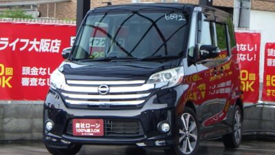 デイズルークス　X　Gパッケージ　エンジンスターター付きなので夏場は涼しく、冬場は暖かい状態でスグにお乗りいただけます🔑　両側パワースライドドアで後席の乗り降り楽々です🚪　アイドリングストップ付きなので燃費性能も良好⛽️　全方位を映し出すアラウンドビューモニター搭載で駐停車も一段としやすいです🙌　後席シートバックテーブルやサンシェード、送風スイッチなど快適にお過ごしいただける装備が盛り沢山✨️　これだけの装備が付いて月々2万円台💰️　🌜大阪店専用HPも要チェック❗carlifegroup.jp で検索🕵️‍♂️　Instagram・Twitter・TikTokも随時更新中❗❗🌛《1年保証付》