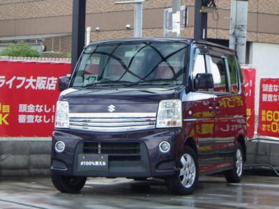 エブリイワゴン　PZターボ　広い室内と利便性を兼ね揃えた軽ワンボックス🚗　後席はフルフラット可能なので大きなお荷物でも積み込み可能📦　お仕事にもレジャーで使用する方にも非常に人気の車種です🎣　ターボで力強い走りができ、左側はパワースライドドアで後席の乗り降りも楽々🤰　TV・DVD視聴可能のSDナビでBluetoothオーディオも接続可能です💎　🌜大阪店専用HPも要チェック❗carlifegroup.jp で検索🕵️‍♂️　Instagram・Twitter・TikTokも随時更新中❗❗🌛　《1年保証付》