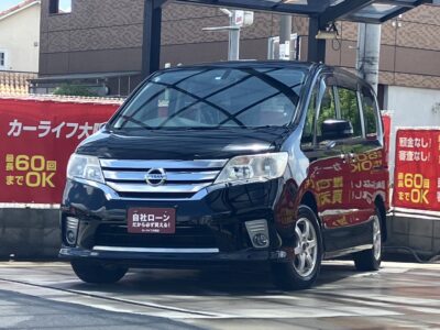セレナ　ハイウェイスター　Vセレクション　リーズナブルな人気のお手軽ミニバン💰　前後ドライブレコーダーで運転中も安心📹　ALPINEフリップダウンモニターで後席でも退屈せずに快適にお乗りいただけます✨　マルチセンターシートで中央座席が前後にロングスライドでき、シートアレンジも多様にできます💺　アイドリングストップ付きで燃費性能も良好🍀　🌜大阪店専用HPも要チェック❗carlifegroup.jp で検索🕵️‍♂️　Instagram・Twitter・TikTokも随時更新中❗❗🌛《1年保証付》