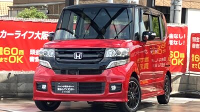 N-BOX カスタム Gターボ Lパッケージ ~後期型~ コンパクトなのに室内は広々なので家族のお出かけにもぴったり🚗✨ 燃費の良さとターボの軽快な走りで、街乗りからロングドライブまで可能😆✅ ハーフレザーシート、サンシェード、シートバックテーブルなど後席も快適です🍃 🌜大阪店専用HPも要チェック❗carlifegroup.jp で検索🕵️♂️ Instagram・Twitter・TikTokも随時更新中❗❗🌛《1年保証付》