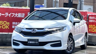 シャトル　ハイブリッド　平成27年式のハイブリッド車が月々この金額で購入できます💰　後席はフルフラット可能なためたくさんのお荷物も積むことが可能📦　お仕事やレジャーでも活躍できます🎣　ETCで納車後すぐにおでかけ可能です🗾　ドライブレコーダー付きで安心📹　パドルシフトで細かな運転操作も可能です🏁　価格・維持費・燃費においてリーズナブルな1台です🍀　🌜大阪店専用HPも要チェック❗carlifegroup.jp で検索🕵️‍♂️　Instagram・Twitter・TikTokも随時更新中❗❗🌛《1年保証付》