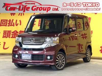 N-BOX　カスタム　Ｇターボパッケージ【4WD】【車検２年付】　✨ターボ×4WDモデルが月々２万円台～✨🌈純正オーディオ搭載🗾ナビプラン対象車👀📺両側パワースライドドアで乗り降りラクラク＆荷物の出し入れもらくらく🎵😊NBOXならではの多彩なシートアレンジで使い勝手バツグン😎高速時楽々クルーズコントロール📀🔦夜間でも明るいＨＩＤヘッドライト🔦TOKYO店専用HPでも在庫確認可能😁👌✨TOKYO店専用HPにて更新中❗ carlifegroup.tokyo.jpで検索🕵️‍♂️🌛《1年保証付》