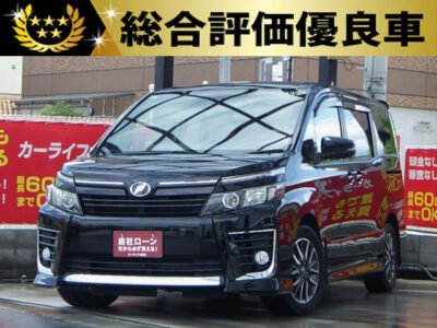 ヴォクシー　ZS　【総合評価優良車】　スタイリッシュなデザインで人気のある80系ヴォクシー💎　中でもZSグレードは重厚感のある外装でインパクト抜群💣️　ドライブレコーダーも付いており、もしもの時でも安心です🎥　左右独立温度調整のデュアルエアコンや後席サンシェードで快適、便利な車内空間💺　アイドリングストップ付きで燃費性能も良好です⛽️　🌜大阪店専用HPも要チェック❗carlifegroup.jp で検索🕵️‍♂️　Instagram・Twitter・TikTokも随時更新中❗❗🌛《1年保証付》