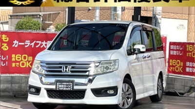 ステップワゴン　スパーダZ　インターナビセレクション　【総合評価優良車】　大阪店2,000ccクラスのミニバンの中で荷室の使いやすさNo.1🏆️　「荷物を積むために大きな車が欲しい」という方にピッタリのお車です📦️　純正フリップダウンモニター付きなので、ミニバン本来の快適性も兼ね備えております📺️　バックカメラ付きのため狭い場所での駐車も安心📷️　万能に使用できるミニバンです✨️　🌜大阪店専用HPも要チェック❗carlifegroup.jp で検索🕵️‍♂️　Instagram・Twitter・TikTokも随時更新中❗❗🌛《1年保証付》