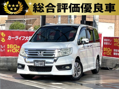 ステップワゴン　スパーダZ　インターナビセレクション　【総合評価優良車】　大阪店2,000ccクラスのミニバンの中で荷室の使いやすさNo.1🏆️　「荷物を積むために大きな車が欲しい」という方にピッタリのお車です📦️　純正フリップダウンモニター付きなので、ミニバン本来の快適性も兼ね備えております📺️　バックカメラ付きのため狭い場所での駐車も安心📷️　万能に使用できるミニバンです✨️　🌜大阪店専用HPも要チェック❗carlifegroup.jp で検索🕵️‍♂️　Instagram・Twitter・TikTokも随時更新中❗❗🌛《1年保証付》