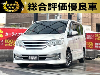 セレナ　ライダー　S-HV　【総合評価優良車】　大好評の低価格ハイブリッドミニバン✨　各所にオーテックメッキパーツが施されたカスタムカー「ライダー」💎　マルチセンターシートでアレンジ自在💺　シートバックテーブルやサンシェード、Wエアコンなど大人数でも快適にお乗り頂けます⛺　クルーズコントロールやビルトインETCも搭載しており、ご家族での遠出にうってつけの1台です🎡　🌜大阪店専用HPも要チェック❗carlifegroup.jp で検索🕵️‍♂️　Instagram・Twitter・TikTokも随時更新中❗❗🌛《1年保証付》