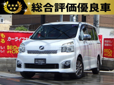 ヴォクシー　ZS　煌　【総合評価優良車】　～7人乗りtype～　回転対座シート対応の7人乗り💺　ALPINE8インチHDDナビで迫力のある映像をお楽しみいただけます🔥　後席はALPINEフリップダウンモニター搭載でお子様連れの方も嬉しいですね🥳　両側パワースライドドアで乗り降りも楽々可能🎵　パドルシフトで細かなドライブ操作が可能🏁　🌜大阪店専用HPも要チェック❗carlifegroup.jp で検索🕵️‍♂️　Instagram・Twitter・TikTokも随時更新中❗❗🌛《1年保証付》
