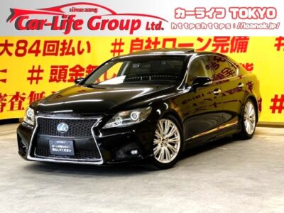 LEXUS　レクサスLS460　バージョンC・Iパッケージ【カスタム】【車検2年付】　✨レクサス人気車両TOKYO店再入庫🔥月々3万円台～お乗りいただけます✌️　後期仕様フロントマスク+社外ヘッドライト+社外19インチアルミホイールでばっちりカスタムされた1台です🚗　✨純正HDDナビ🎵地デジフルセグTV・Bluetooth・ミュージックサーバー・DVD・CD機能付き✌️多彩なオーディオソースをご堪能ください😁駐車時大活躍のバックガイドモニター+クリアランスソナー😆本革シート🎉前席パワーシート&全席シートヒーター+前席シートクーラー＆ステアリングヒーター✨　夜間でも明るいHIDヘッドライト&LEDフォグ🌞　電動リアサンシェード付き😁 🌛TOKYO店専用HPにて更新中❗ carlifegroup.tokyo.jpで検索🕵️‍♂️🌛【1年保証付き】