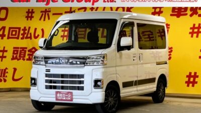 HIJET　ハイゼットカーゴ　クルーズ　令和４年式・人気７００型✨上級グレード✨💎３万キロ台低走行車両💎　安心の運転支援・スマートアシスト機能💡プッシュスタート🔘スマートキータイプ👆両側スライドドアで乗り降りも楽々😎大きな荷物も乗せられて日常でもお仕事でも便利な1台🚗抜群の収納スペース・オーバーヘッドコンソール付😊燃費性能もＯＫ🍃カタログ燃費・ＪＣ０８モード２０．５ｋｍ🍃　事業用黒ナンバー取得可能です💡🌛TOKYO店専用HPにて更新中❗ carlifegroup.tokyo.jpで検索🕵️‍♂️🌛《1年保証》
