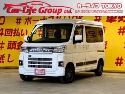 HIJET　ハイゼットカーゴ　クルーズ　令和４年式・人気７００型✨上級グレード✨💎３万キロ台低走行車両💎　安心の運転支援・スマートアシスト機能💡プッシュスタート🔘スマートキータイプ👆両側スライドドアで乗り降りも楽々😎大きな荷物も乗せられて日常でもお仕事でも便利な1台🚗抜群の収納スペース・オーバーヘッドコンソール付😊燃費性能もＯＫ🍃カタログ燃費・ＪＣ０８モード２０．５ｋｍ🍃　事業用黒ナンバー取得可能です💡🌛TOKYO店専用HPにて更新中❗ carlifegroup.tokyo.jpで検索🕵️‍♂️🌛《1年保証》