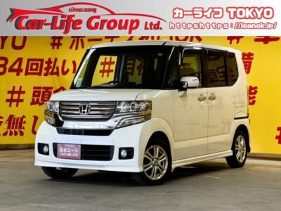 N-BOXカスタム　G・Lパッケージ　　💎車検2年付💎走行6万ｋｍ台低走行車両💎月々2万円台～OK👌コンパクトなのに室内広々で家族でのお出かけにもドライブにもぴったり🚗✨高い天井で乗り降りも荷物の積み込みも楽々🎶後席はフルフラットにできるので大きな荷物を積むのも便利です🙌両側スライド・左側パワースライドドアで乗り降りも楽々🌈カタログ燃費ＪＣ０８モード２４．２ｋｍ／Ｌの低燃費🍃　🌜TOKYO店専用HPにて随時更新中❗ carlifegroup.tokyo.jpで検索🕵️‍♂️🌛《1年保証付》