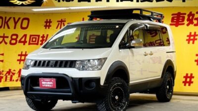 DELICA デリカD5 シャモニー 【4WD】【カスタム】【総合評価優良車】 大人数でのキャンプやアウトドアにピッタリの1台⛺✨魅力的なカスタム装備豊富😍👌自由自在に2WD・4WDの切り替えが可能🤙純正HDDナビ🗾DVD💿純正フリップダウンモニター付きで楽しく長距離ドライブできます✨カスタム👑Gi・GEARフルカスタムの1台👑Gi・GEARグリルガードブルバー&オーバーフェンダー&リフトアップコイル&リアラダー&ルーフラック装着済👑METALROCK16インチAW&GRIPPER🛞M/Tタイヤ装着済👑🌛TOKYO店専用HPにて更新中❗ carlifegroup.tokyo.jpで検索🕵️♂️🌛《1年保証》