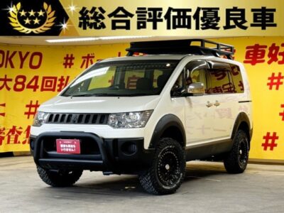 DELICA　デリカD5　シャモニー　【4WD】【カスタム】【総合評価優良車】　大人数でのキャンプやアウトドアにピッタリの1台⛺✨魅力的なカスタム装備豊富😍👌自由自在に2WD・4WDの切り替えが可能🤙純正ＨＤＤナビ🗾ＤＶＤ💿純正フリップダウンモニター付きで楽しく長距離ドライブできます✨カスタム👑Ｇｉ・ＧＥＡＲフルカスタムの１台👑Ｇｉ・ＧＥＡＲグリルガードブルバー＆オーバーフェンダー＆リフトアップコイル＆リアラダー＆ルーフラック装着済👑METALROCK１６インチAW＆ＧＲＩＰＰＥＲ🛞Ｍ／Ｔタイヤ装着済👑🌛TOKYO店専用HPにて更新中❗ carlifegroup.tokyo.jpで検索🕵️‍♂️🌛《1年保証》