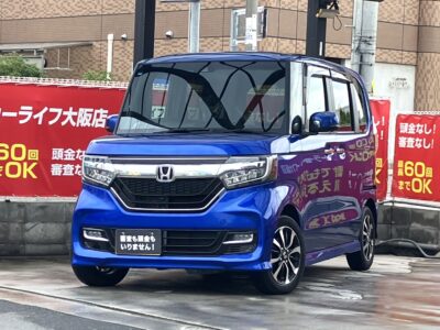 N-BOX カスタム　G・L　ターボ　ホンダセンシング　★Bluetoothオーディオ接続可能の社外ナビ付きます★　🚗走りも快適性もワンランク上の軽自動車🚗　力強いターボ走行と、高級感あふれる車内で人気✨　 🚦Honda SENSING搭載で衝突軽減ブレーキや誤発進抑制、車線維持支援など先進安全機能で安心🔋　レーダークルーズコントロールで高速道路もラクラク走行できます👌　🌜大阪店専用HPも要チェック❗carlifegroup.jp で検索🕵️‍♂️　Instagram・Twitter・TikTokも随時更新中❗❗🌛《1年保証付》