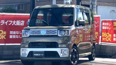 ウェイク　G　SA　ターボ　日常用途はもちろんレジャー用途まで多用途に使える新ジャンルの軽自動車🚗　軽最大の室内空間「ウルトラスペース」で助手席までフラットに可能💺　ワンタッチオートの両側パワースライドドアや後席サンシェードなど装備も充実✨　車線逸脱警報やブレーキサポートなど安心な装備も搭載🙌　オシャレで人気の高いカーキ色です🍀　🌜大阪店専用HPも要チェック❗carlifegroup.jp で検索🕵️‍♂️　Instagram・Twitter・TikTokも随時更新中❗❗🌛　《1年保証付》