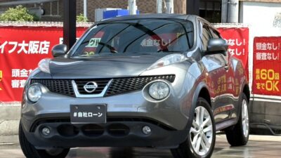 ジューク　15RX　《ユーザー買取車》　コンパクトスポーツクロスオーバー⛺　コンパクトスポーツカーの俊敏さとSUVの力強さ、それぞれが持つ魅力をそのまま一つに結合し斬新で独創的な全く新しいジャンルのクルマとして人気を博した車両です✨　外装は特徴的なフロントで存在感もあります⚡　Bluetoothオーディオ接続可能のナビでスマホ等からお好きな音楽が車内で流せます🎵　バックカメラ、障害物センサーで駐停車も安心です👏　🌜大阪店専用HPも要チェック❗carlifegroup.jp で検索🕵️‍♂️　Instagram・Twitter・TikTokも随時更新中❗❗🌛《1年保証付》