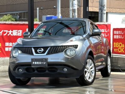 ジューク　15RX　《ユーザー買取車》　コンパクトスポーツクロスオーバー⛺　コンパクトスポーツカーの俊敏さとSUVの力強さ、それぞれが持つ魅力をそのまま一つに結合し斬新で独創的な全く新しいジャンルのクルマとして人気を博した車両です✨　外装は特徴的なフロントで存在感もあります⚡　Bluetoothオーディオ接続可能のナビでスマホ等からお好きな音楽が車内で流せます🎵　バックカメラ、障害物センサーで駐停車も安心です👏　🌜大阪店専用HPも要チェック❗carlifegroup.jp で検索🕵️‍♂️　Instagram・Twitter・TikTokも随時更新中❗❗🌛《1年保証付》