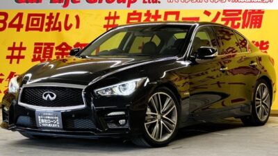 SKYLINE　スカイライン　350GTハイブリッド　タイプSP　【車検２年付】💡大人気ハイブリッドモデル💡3,500ccの加速性能とカタログ燃費18.4km/Lでクラストップレベルの燃費を両立⛽高級感と機能性を兼ね備えたセンターコンソールツインディスプレイタイプ👑システム最高出力268kW（364馬力）の圧倒的な加速性能🤩‼️アラウンドビューモニターで死角が少なく、狭い場所でも安全に駐車することが可能📸✨🌜TOKYO店専用HPにて更新中❗ carlifegroup.tokyo.jpで検索🕵️‍♂️🌛《1年保証付》