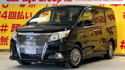 ESQUIRE      エスクァイアHV　Ｘｉ　広い室内空間を追求したワンランク上のミニバン👑　純正10インチSDナビ🗾地デジフルセグTV📺DVD📀Bluetoothオーディオでスマホから音楽再生が可能🎶　１２インチのフリップダウンモニター付きでお子様も楽しくドライブできます😍　駐車時に安心のバックカメラ付き👀　『トヨタセーフティセンス』搭載👍荷物の出し入れや乗り降りも楽々な両側パワースライドドア😎月々４万円台～🌛TOKYO店専用HPにて更新中❗ carlifegroup.tokyo.jpで検索🕵️‍♂️🌛《1年保証》