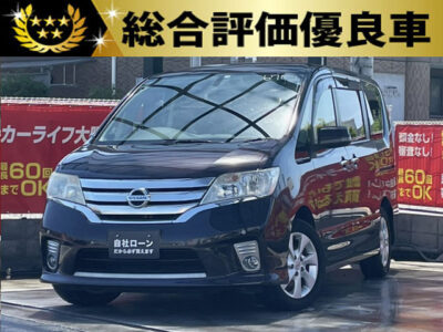 セレナ　ハイウェイスター　Vセレクション　【総合評価優良車】 《特別仕様車グレード》　大阪店人気カラーの「オーロラモーヴ」🟪　深みのあるパープルで光の加減によっては色んな表情が見られます✨️　Bluetoothオーディオ視聴可能な純正SDナビ🎵　安心安全な障害物センサー付き🚥　アイドリングストップ付きなのでガソリン高騰のこの時期に嬉しい燃費性能🍀　マルチセンターシートによる多彩なシートアレンジでニーズに合わせた乗り方が可能💺　バックカメラ付きなので大きなお車の運転が心配な方でも安心です📸　🌜大阪店専用HPも要チェック❗carlifegroup.jp で検索🕵️‍♂️　Instagram・Twitter・TikTokも随時更新中❗❗🌛《1年保証付》