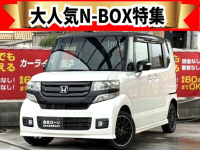 N-BOX　カスタム　GターボLパッケージ　【総合評価優良車】　パール×ブラックの2トーンカラースタイル🔳　専用ブラックAWやハーフレザーシートなど装備もGood👍　バックカメラも付いていて駐停車も安心です🙌　ターボ搭載で力強い走りが可能💥　🌜大阪店専用HPも要チェック❗carlifegroup.jp で検索🕵️‍♂️　Instagram・Twitter・TikTokも随時更新中❗❗🌛《1年保証付》