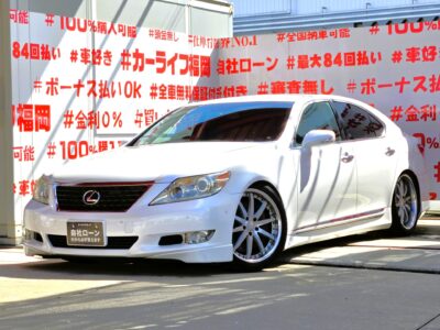 LEXUS　レクサス　LS460　バージョンSZ　＂中期型＂【カスタム】💎ＷＯＲＫグノーシス２０インチＡＷ装着済💎エアサスコントローラー付で簡単ローダウン🔥フロントリップ・リアハーフエアロ付🔥純正ＨＤＤマルチナビ🗾ＤＶＤ６連チェンジャー📀Ｂｌｕｅｔｏｏｔｈ🎶📱📞フルセグＴＶ内蔵型📺走行中映像視聴可能👀本革エア―シート💺シートエアコン🌀装備車🚘パドルシフトで簡単シフトチェンジ・スポーツモードもＯＫ🏁レクサスプレミアムサウンドで高音質も楽しめる🎉🌈車検２年付🚗福岡店専用HPでも在庫確認可能‼✨ 【carlifegroup.fukuoka.jp】で検索🕵️‍♂️