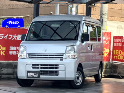 エブリィバン　PC　✨高機能ディスプレイオーディオ搭載✨　Android搭載でアプリも自由に使える！CarPlay・Android Auto対応、Wi-FiやBluetooth、ジェスチャー操作まで、車内エンタメも操作性も劇的進化📱　ピボット製スロットルコントローラー＆オートクルーズで走りを「スポーティに」「エコに」など自由に切り替えられます🚀　4WD切替スイッチや2nd発進スイッチなど状況に応じて対応が可能🙌　黒ナンバー登録可能な軽バンです📦　🌜大阪店専用HPも要チェック❗carlifegroup.jp で検索🕵️‍♂️　Instagram・Twitter・TikTokも随時更新中❗❗🌛《1年保証付》