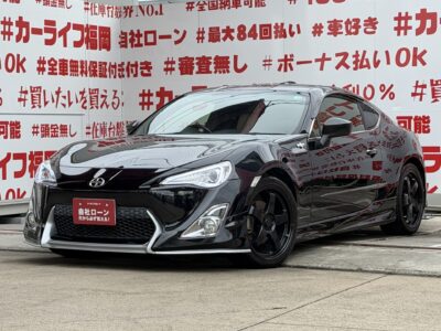 TOYOTA　８６　ＧＴ【カスタム】💎ＴＲＤタイプ３点エアロ＆ＴＯＭ’ｓ４本出しマフラー装着済💎パドルシフト操作でレスポンスの良い快速音🔥📢２,０００ｃｃ２００馬力の高回転エンジン🕗💪鮮やかな社外ヘッドライト・社外フルＬＥＤテール装着済み🔥カロッツェリアディスプレイオーディオＤＶＤ📀Ｂｌｕｅｔｏｏｔｈ🎶📱内蔵型📺走行中映像視聴可能👀カロッツェリアサブウーファー付きで重低音もＯＫ🎵サイオンエンブレム付き🌈月々４万円台～ＯＫ🚗福岡店専用HPでも在庫確認可能‼✨ 【carlifegroup.fukuoka.jp/】で検索🕵️‍♂️