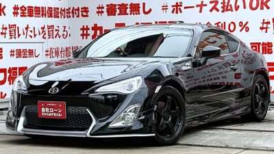 TOYOTA　８６　ＧＴ【カスタム】💎ＴＲＤタイプ３点エアロ＆ＴＯＭ’ｓ４本出しマフラー装着済💎パドルシフト操作でレスポンスの良い快速音🔥📢２,０００ｃｃ２００馬力の高回転エンジン🕗💪鮮やかな社外ヘッドライト・社外フルＬＥＤテール装着済み🔥カロッツェリアディスプレイオーディオＤＶＤ📀Ｂｌｕｅｔｏｏｔｈ🎶📱内蔵型📺走行中映像視聴可能👀カロッツェリアサブウーファー付きで重低音もＯＫ🎵サイオンエンブレム付き🌈月々４万円台～ＯＫ🚗福岡店専用HPでも在庫確認可能‼✨ 【carlifegroup.fukuoka.jp/】で検索🕵️‍♂️