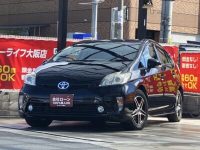 プリウス　S　左後ろドアが運転席横のレバーで自動開閉可能なタクシー使用歴ありの希少な1台🚕　障害物センサー、バックカメラやドライブレコーダー搭載で駐停車も普段の走行も安心👌　8インチナビでBluetoothオーディオも接続可能です📱　なかなか一般市場では購入できないタクシー仕様のプリウスです😁　🌜大阪店専用HPも要チェック❗carlifegroup.jp で検索🕵️‍♂️　Instagram・Twitter・TikTokも随時更新中❗❗🌛《1年保証付》