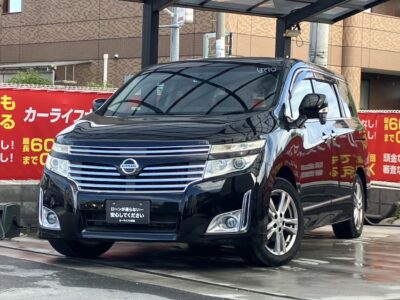 エルグランド　ハイウェイスター　力強い走りと上質な室内空間を兼ね備えたワンランク上の日産高級ミニバン💫　広々とした室内空間＆ゆったり座れるキャプテンシートの7人乗りtype💺　ハーフレザーシートやサンシェード、Wエアコンなど、どの席に座っても快適です🙌　🌜大阪店専用HPも要チェック❗carlifegroup.jp で検索🕵️‍♂️　Instagram・Twitter・TikTokも随時更新中❗❗🌛《1年保証付》