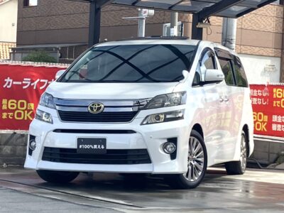 ヴェルファイア　2.4Z　ゴールデンアイズ　《特別仕様車グレード》　～後期型～　ヘッドライトにシャンパンゴールドリング搭載やハーフレザーシートなどワンランク上の特別グレード✨　Bluetoothオーディオも接続可能📱のナビに後席はフリップダウンモニターも搭載✨　パワーバックドアなど他にも装備が充実🌟　開放感抜群のWサンルーフ🌈　🌜大阪店専用HPも要チェック❗carlifegroup.jp で検索🕵️‍♂️　Instagram・Twitter・TikTokも随時更新中❗❗🌛《1年保証付》