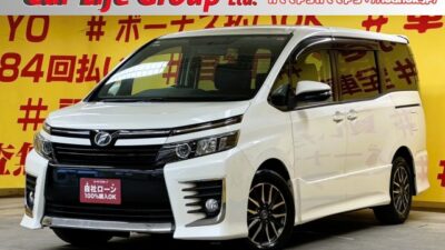 VOXY ヴォクシー ZS 💎大人気80型ヴォクシー💎 純正SDナビ🗾DVD💿CD📀Bluetooth📞スマホ内のミュージック再生可能です📱🎶地デジフルセグ📺走行中映像視聴可能👀駐車時に安心なバックカメラ付き😊夜間も視界バッチリ💡HIDヘッドライト💡燃費もOK🍃アイドリングストップ付🍃大きい荷物を持ってても小さいお子様も乗り降り楽々🎵ワンタッチオープナー😁✨両側パワースライドドアで開閉も楽々です🚪✨ 🌛TOKYO店専用HPにて更新中❗ carlifegroup.tokyo.jpで検索🕵️♂️🌛