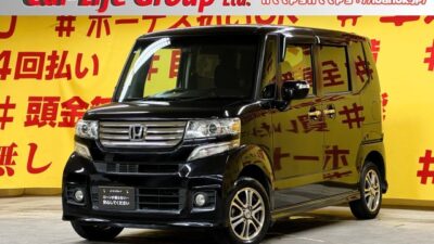 N-BOX カスタム G Lパッケージ 【4WD】ストラーダメモリーナビ🗾DVD📀フルセグTV内蔵型📺走行中映像視聴可能👀✨広い室内でフルフラットシートなので大きなお荷物でも簡単に積み込み可能📦️楽々ドア開閉可能な 両側スライドドアー&左側パワースライドドア🚪アイドリングストップ機能付🍃夜間走行時も安心のHIDヘッドライト&フォグライト装備🌟🔦🌛TOKYO店専用HPにて更新中❗ carlifegroup.tokyo.jpで検索🕵️♂️🌛《1年保証》