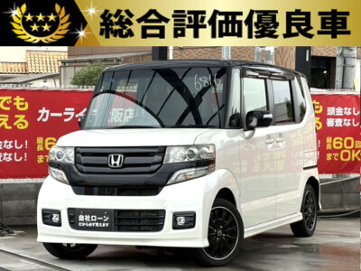N-BOX　カスタム　GターボLパッケージ　【総合評価優良車】　パール×ブラックの2トーンカラースタイル🔳　専用ブラックAWやハーフレザーシートなど装備もGood👍　バックカメラも付いていて駐停車も安心です🙌　ターボ搭載で力強い走りが可能💥　🌜大阪店専用HPも要チェック❗carlifegroup.jp で検索🕵️‍♂️　Instagram・Twitter・TikTokも随時更新中❗❗🌛《1年保証付》