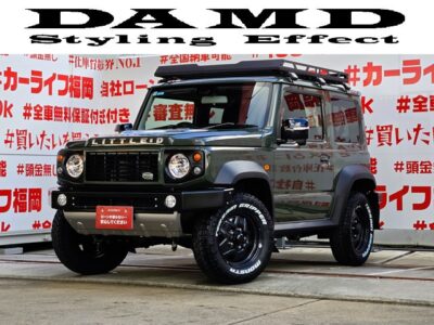 JIMNY　ジムニーシエラ　littleD　JC　【カスタム】【4WD】＂ＤＡＭＤ×カーライフ＂新車コンプリートカー＂ランドローバー🚙ディフェンダー仕様で遊び心とスタイリッシュさを兼ね備えた１台🌳＂マイナーチェンジ改良後４型モデル＂💎リアソナーセンサー付💎新品ルーフラック＆新品ホワイトレター１６インチＡＴタイヤ装着済💎ワイルドに目立つオフローダー🏕️アンドロイドメディアタイプナビ🗾装着！Ｂｌｕｅｔｏｏｔｈ🎶📞💎自社ローン・提携ローン💰各種オートローン完備🏧🚗福岡店専用HPでも在庫確認可能‼✨ 【carlifegroup.fukuoka.jp/】で検索🕵️‍♂️