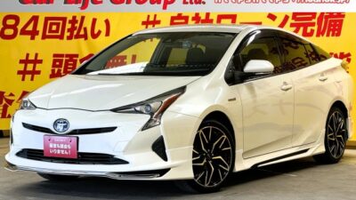PRIUS　プリウス　S　【4WD】【車検2年付】🌈大人気５０型プリウス🌈トヨタ純正SDナビ装備🎵Bluetoothオーディオで音楽再生出来ます🎶駐車時に安心なバックカメラ付👀✨新品社外フルエアロ＆新品ホイール＆新品タイヤ装着済み😍✨ＬＥＤヘッドライト・オートＨｉビーム機能付💡レーダークルーズコントロール・高速走行も追尾機能で楽々運転🚗カタログ燃費ＪＣ０８モード🍃３７．２ｋｍ／Ｌのお財布に優しい低燃費✨🌜TOKYO店専用HPにて更新中❗ carlifegroup.tokyo.jpで検索🕵️‍♂️🌛《1年保証付》