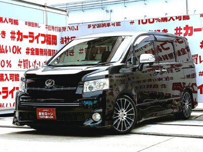 VOXY　ヴォクシー　ZS　煌Ⅱ【特別仕様車】【カスタム】✨クールさを協調したミディアムミニバンのトップグレード”煌Ⅱ”入荷‼️純正HDDナビ🗾地上フルセグTV内蔵📺後席用にアルパイン製フリップダウンモニター付き🖥️乗り降り楽々両側パワースライドドア装備です😊駐車も安心バックカメラ📷足回りはTEIN製車高調ローダウン・社外18インチAWで更にCOOL😎福岡店専用HPでも在庫確認可能‼✨ 【carlifegroup.fukuoka.jp/】で検索🕵️‍♂️