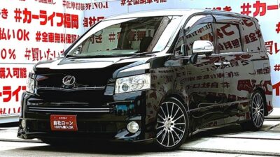 VOXY　ヴォクシー　ZS　煌Ⅱ【特別仕様車】【カスタム】✨クールさを協調したミディアムミニバンのトップグレード”煌Ⅱ”入荷‼️純正HDDナビ🗾地上フルセグTV内蔵📺後席用にアルパイン製フリップダウンモニター付き🖥️乗り降り楽々両側パワースライドドア装備です😊駐車も安心バックカメラ📷足回りはTEIN製車高調ローダウン・社外18インチAWで更にCOOL😎福岡店専用HPでも在庫確認可能‼✨ 【carlifegroup.fukuoka.jp/】で検索🕵️‍♂️