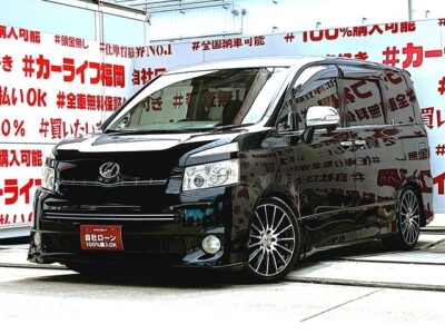 VOXY　ヴォクシー　ZS　煌Ⅱ【特別仕様車】【カスタム】✨クールさを協調したミディアムミニバンのトップグレード”煌Ⅱ”入荷‼️純正HDDナビ🗾地上フルセグTV内蔵📺後席用にアルパイン製フリップダウンモニター付き🖥️乗り降り楽々両側パワースライドドア装備です😊駐車も安心バックカメラ📷足回りはTEIN製車高調ローダウン・社外18インチAWで更にCOOL😎福岡店専用HPでも在庫確認可能‼✨ 【carlifegroup.fukuoka.jp/】で検索🕵️‍♂️