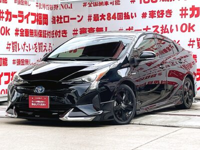 PRIUS プリウス　Ｓツーリングセレクション【カスタム】＂大人気５０型・モデリスタタイプハーフ３点エアロ装着車😲流線形ボディのブラックカラー✨ＬＥＤヘッドライトで夜間視野性抜群💡運転支援オプション装備💎ＡＨＢ（オートハイビーム）ＬＤＡ（レーンディパーチャーアラート）レーダークルーズコントロール装備💎アルパイン９インチナビ🗾ＤＶＤ📀Ｂｌｕｅｔｏｏｔｈ🎶📱📞フルセグＴＶ内蔵型📺走行中映像視聴可能👀安心のドライブレコーダー付📹納車時新品タイヤ装着🌈🚗福岡店専用HPでも在庫確認可能‼✨【carlifegroup.fukuoka.jp/】で検索🕵️‍♂️
