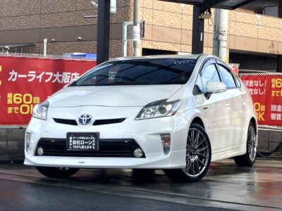 プリウス　S　～後期型～　モデリスタエアロや社外18インチAW装着でカスタムされた30系✨　内装は黒革調シートカバーで高級感UP👌　Bluetoothオーディオ接続可能のナビ付いています📱　クルーズコントロールで高速や長時間の運転も楽々可能🚗　インパクトある1台です⚡　🌜大阪店専用HPも要チェック❗carlifegroup.jp で検索🕵️‍♂️　Instagram・Twitter・TikTokも随時更新中❗❗🌛《1年保証付》