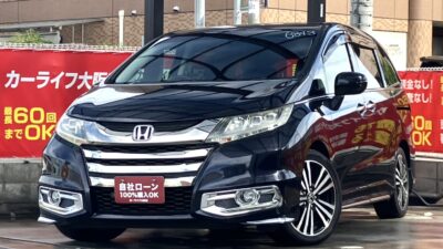 オデッセイ　アブソルートEX　最上級グレード👏　装備も充実した上質な室内空間の上級ミニバン💫　純正SDナビでBluetoothオーディオやHDMIも接続可能でyoutubeなどもミラーリングできます🎵　ハーフレザーシート、キャプテンシート＆オットマン、黒木目調パネル、タッチパネルACなど高級感のある車内✨　後席はフリップダウンモニターも搭載でお子様連れの方にも嬉しいですね👌　🌜大阪店専用HPも要チェック❗carlifegroup.jp で検索🕵️‍♂️　Instagram・Twitter・TikTokも随時更新中❗❗🌛《1年保証付》