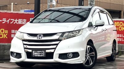 オデッセイ　アブソルート　《ワンオーナー》　純正8インチの大画面ナビでBluetoothオーディオ接続可能📱　両側パワースライドで乗り降りラクラク👌　家族みんなが快適の広々3列シートでハーフレザーや2列目キャプテンシート&オットマンのプレミアム空間🚗✨　安全装備充実で安心してドライブやお出かけが楽しめます🎵　🌜大阪店専用HPも要チェック❗carlifegroup.jp で検索🕵️‍♂️　Instagram・Twitter・TikTokも随時更新中❗❗🌛《1年保証付》　