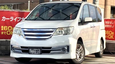 セレナ ライダー Jパッケージ オーテックジャパンによりカスタムされた人気グレード✨ TV・DVD視聴可のSDナビでBluetoothオーディオも接続可能🎵 フロントグリルやアルミホイールなどクロームメッキパーツが多く使われており外装はインパクトあります🤩 内装もマルチセンターシートで中央の席が前後自由自在に動くのでシートアレンジや移動も便利です🙌 🌜大阪店専用HPも要チェック❗carlifegroup.jp で検索🕵️♂️ Instagram・Twitter・TikTokも随時更新中❗❗🌛《1年保証付》