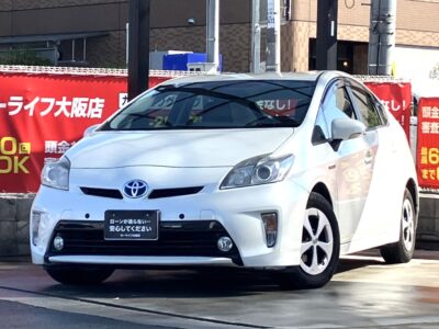 プリウス　S　～後期型～　純正8インチの大きな画面のナビでBluetoothオーディオも接続可能📱　障害物センサーやバックカメラで駐停車も安心👌　抜群の低燃費なので街乗りでもお出かけにも最適🙆‍♀️　クルーズコントロール搭載で高速道路や遠出の運転も楽々可能です🚗　🌜大阪店専用HPも要チェック❗carlifegroup.jp で検索🕵️‍♂️　Instagram・Twitter・TikTokも随時更新中❗❗🌛《1年保証付》